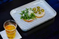 KLM stopt met gratis eten op Europese vluchten