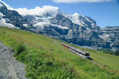 Deze nachttrein rijdt dwars door de Alpen naar Milaan